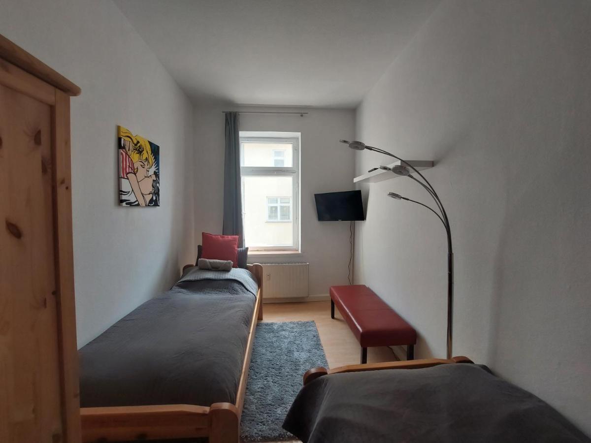 Schoene Zwei-Zimmer-Wohnung "W2" Mit 4 Einzelbetten Und Wlan In Zwenkau Bei Leipzig Im Neuseenland Экстерьер фото