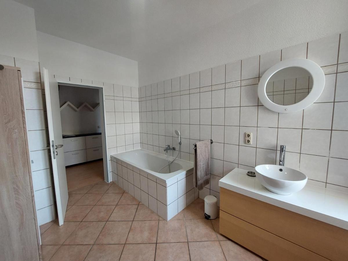 Schoene Zwei-Zimmer-Wohnung "W2" Mit 4 Einzelbetten Und Wlan In Zwenkau Bei Leipzig Im Neuseenland Экстерьер фото