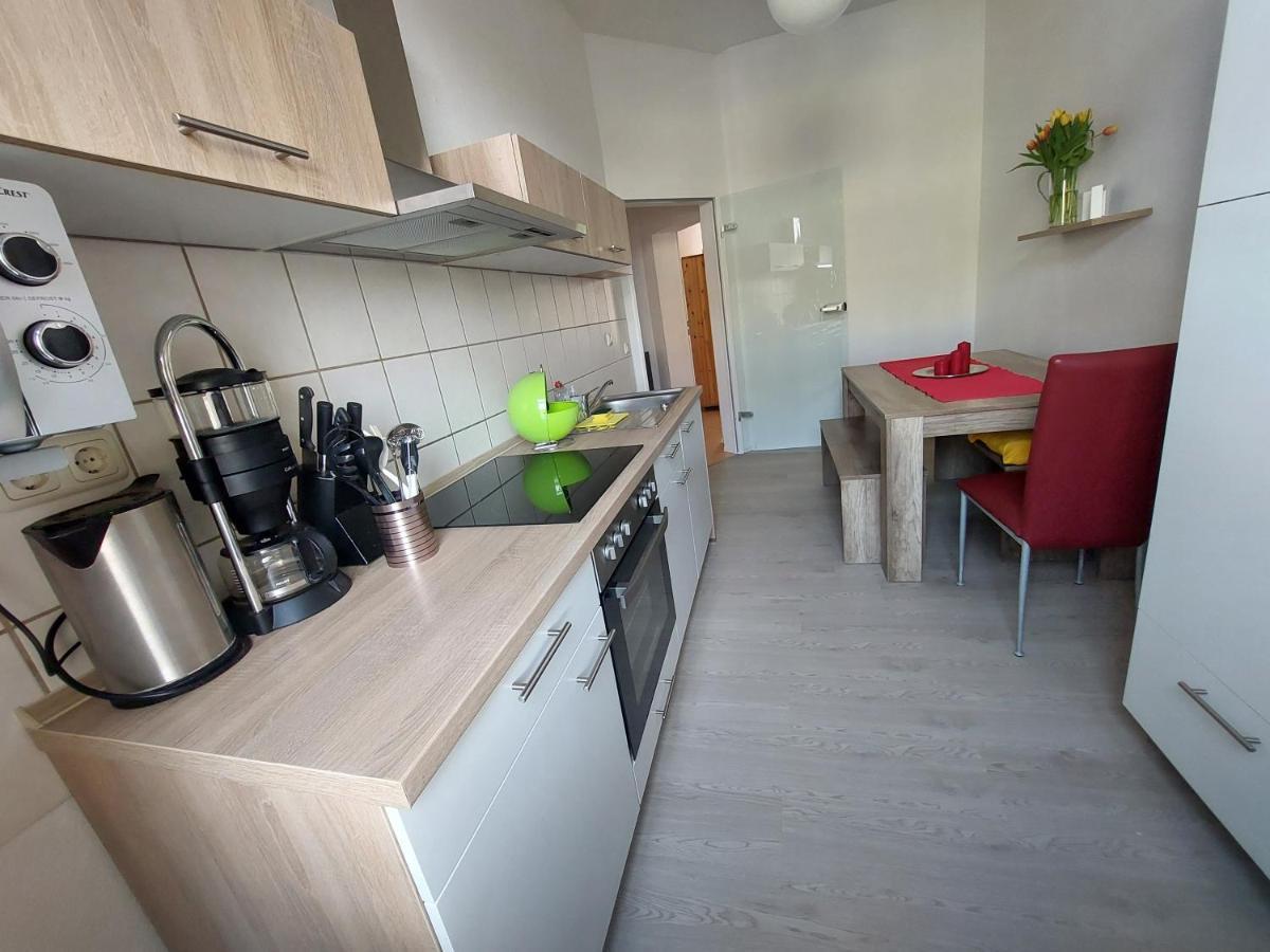 Schoene Zwei-Zimmer-Wohnung "W2" Mit 4 Einzelbetten Und Wlan In Zwenkau Bei Leipzig Im Neuseenland Экстерьер фото