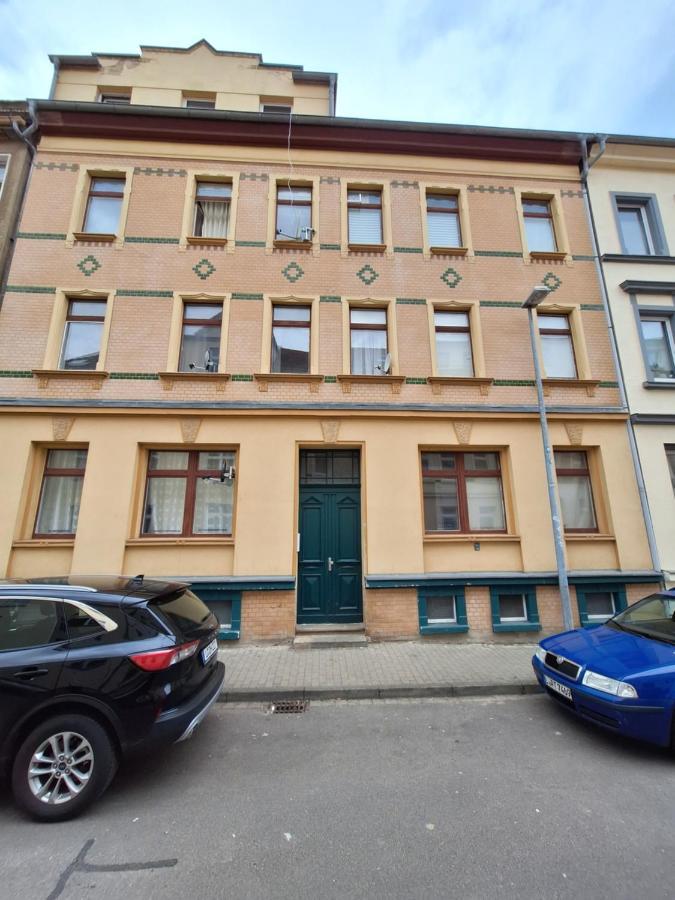 Schoene Zwei-Zimmer-Wohnung "W2" Mit 4 Einzelbetten Und Wlan In Zwenkau Bei Leipzig Im Neuseenland Экстерьер фото